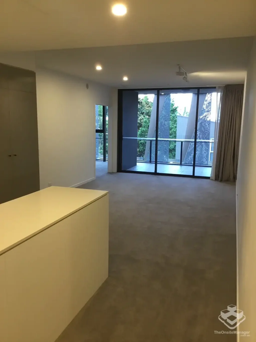 2 BEDROOM / 2 BATHROOM / 1 CAR UNFURNISHED - OPERA APARTMENTS