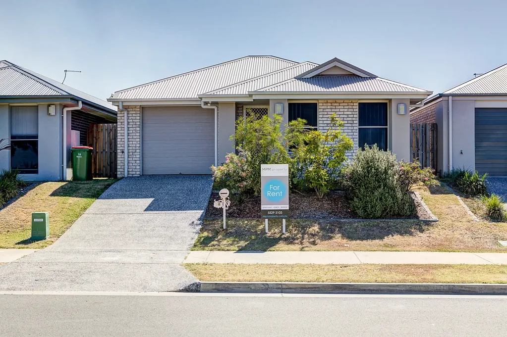 Lovely Home Very Close To Pimpama City Shopping Centre