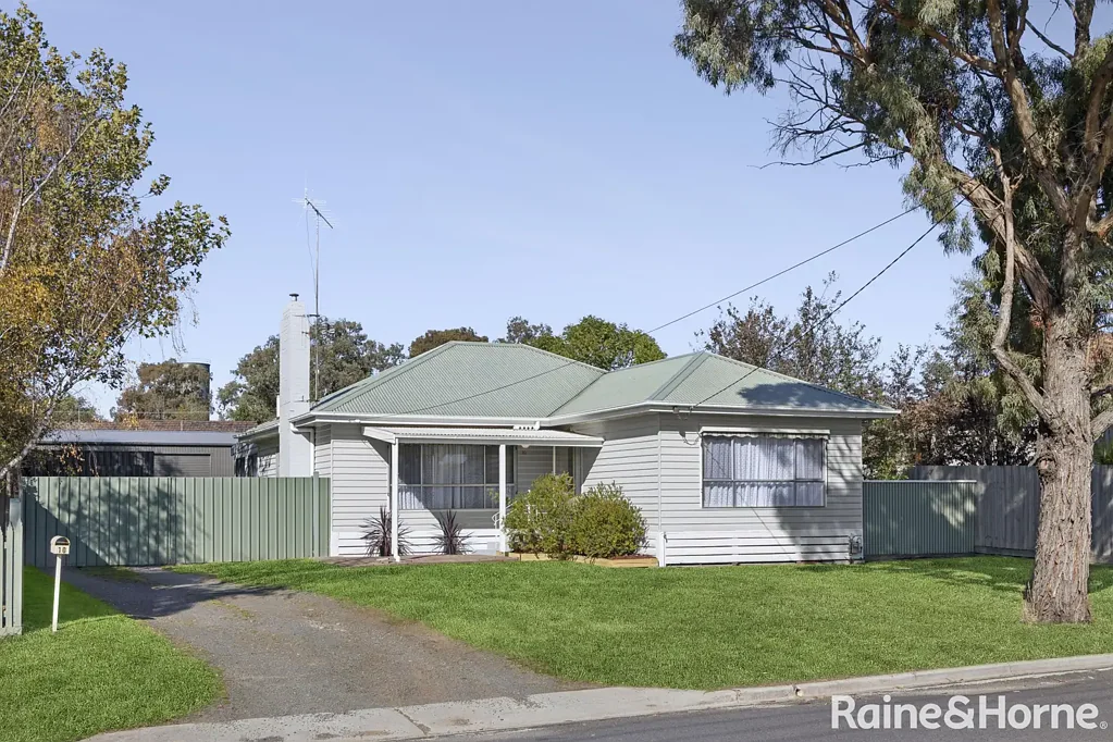 Kyneton 3침실 The Ultimate Family Package on 1,024m² (Approx.) Plus Two Huge Sheds