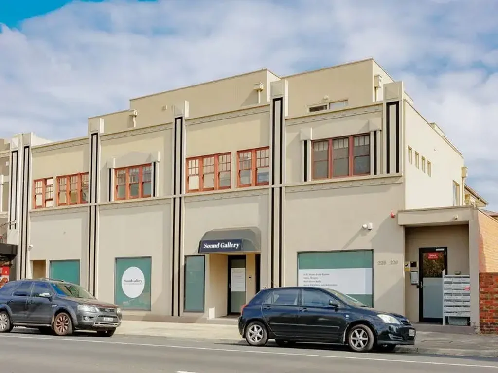 Modern Low-Maintenance Living!