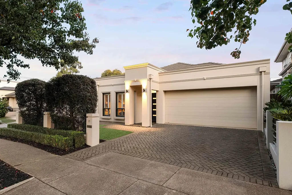 Underdale 5房  Contemporary Family Living with Alfresco Appeal by Linear Park