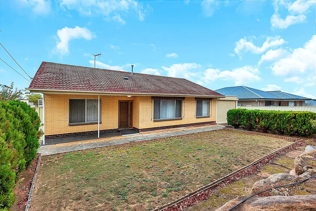 Northfield 3房  Big Block Beauty Blooms With Short & Long-Term Potential!