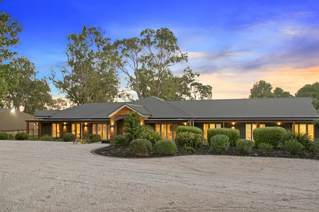 Cockatoo Valley 4ห้องนอน A Statement of Space, Style & Serene Country Living