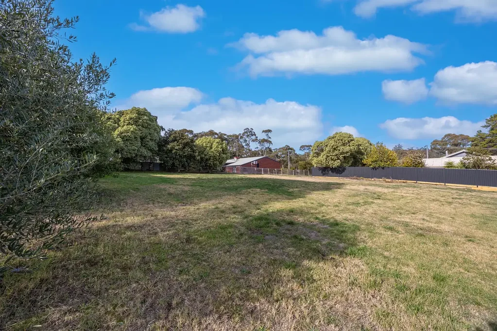 Buninyong Prime Buninyong Land Opportunity – 1186m² Opposite Golf Course with Option for Second Title