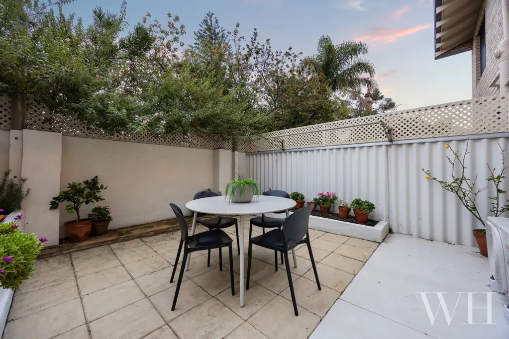 Fremantle 2ห้องนอน Elevated Freo Living: Cozy Coastal Charm