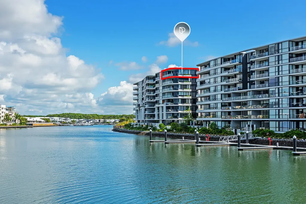 Hope Island 3침실 PRICE REDUCED - SELLERS MOVING ON Top Floor Premium Waterfront Apartment with Resort-Style Amenities / Opportunity to Purchase a Berth Separately