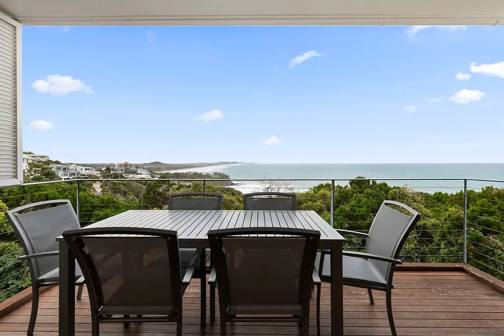 Coolum Beach 3 Bedroom Endless Ocean Views - Beachside Living at Its Best