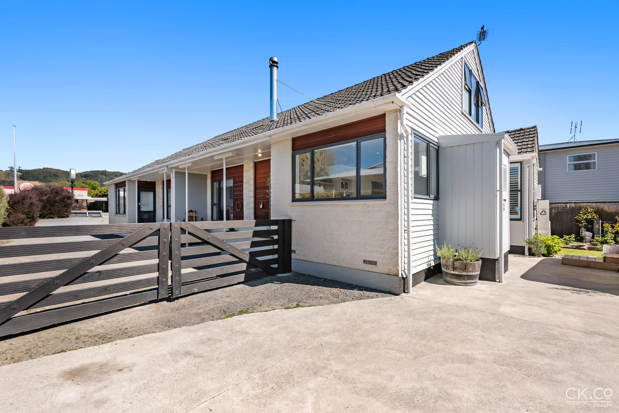 Elderslea 3Zimmer A LITTLE BIT DIFFERENT – FREEHOLD AND FULL OF SURPRISES