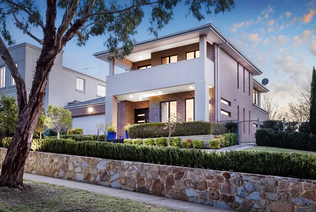 Attwood 4બેડરૂમ Luxe Layout With Leafy Views