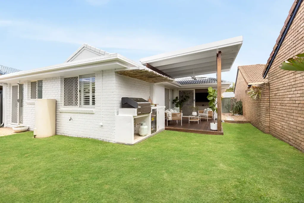 4 Typha Place, Elanora, QLD 4221