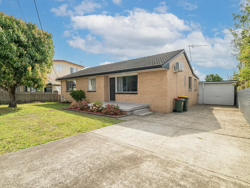 Four Bedroom Home Close to Town