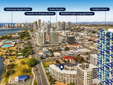 Southport 1 Slaapkamer Fully Furnished Apartment with Partial Water Views in a Prime Southport Location