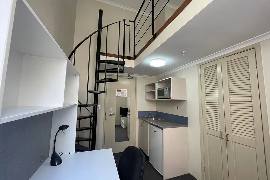 Fully Furnished Loft Apartment in the Heart of Broadway Student Precinct