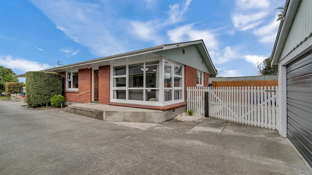 2/381 Main North Road, Redwood, Canterbury