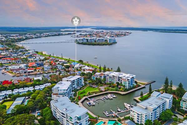 Hollywell 3 Bedroom 'It's All About the Lifestyle' - Premium North Facing Apartment with Broadwater Views