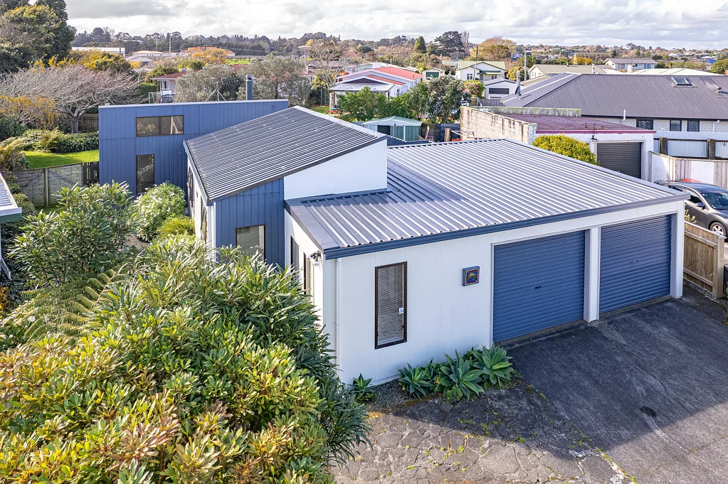 Springvale 3chambre Architectural style, key turn ready, location plus
