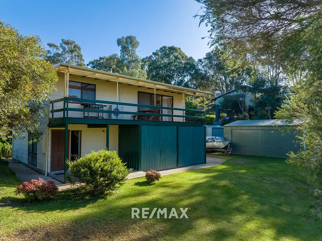 Metung 3Moenga Comfortable Home, with Potential of Subdivision - The Choice is Yours!