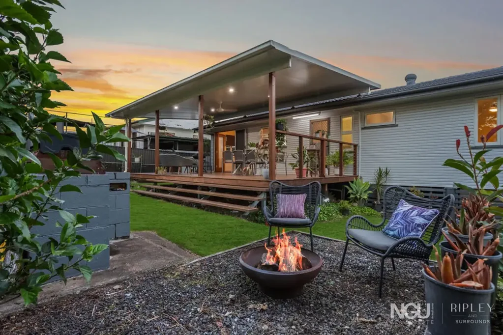 4 Blaxland Street, Eastern Heights, QLD 4305