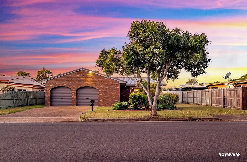 Millbank 3房  1,214SQM BLOCK WITH SPACIOUS BRICK HOME & HUGE 12M X 9M SHED