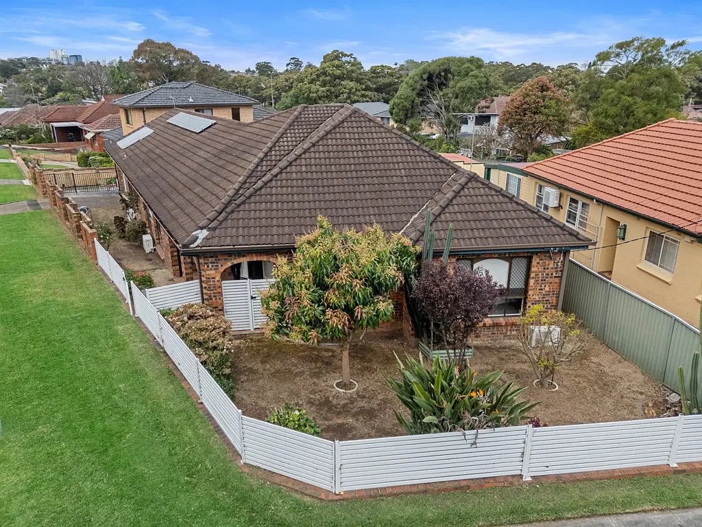 Oatley 5Kwarto Family Home on 651sqm block with Granny Flat