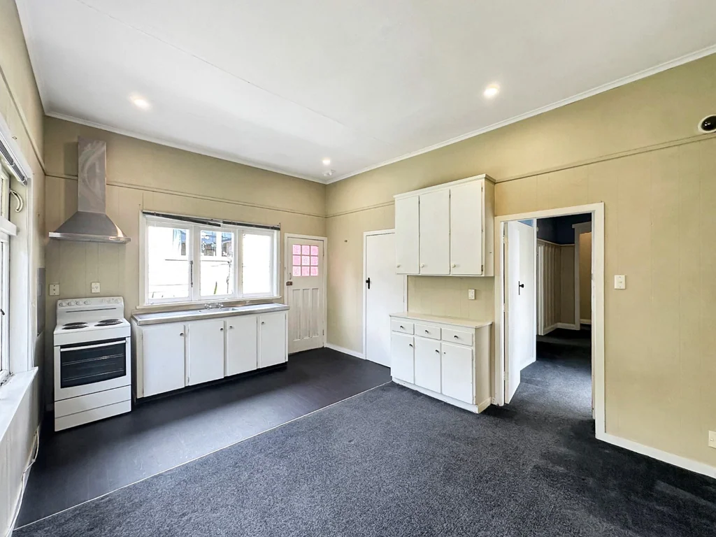 Spacious Unit in Prime Eden Terrace Location