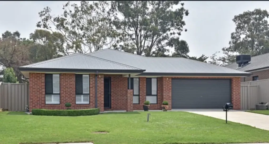 Fully furnished family home - Available November 2026