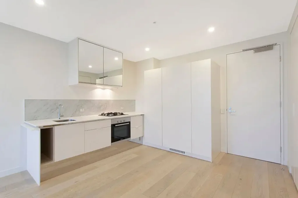 Contemporary Bayside Living - Style, Comfort & Location