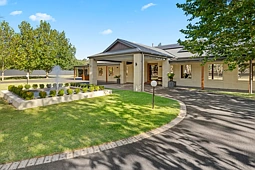 2 Martlesham Drive, Langwarrin South