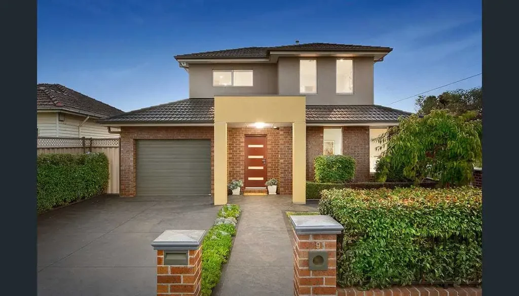 LUXURY LIVING IN THE HEART OF PASCOE VALE SOUTH!