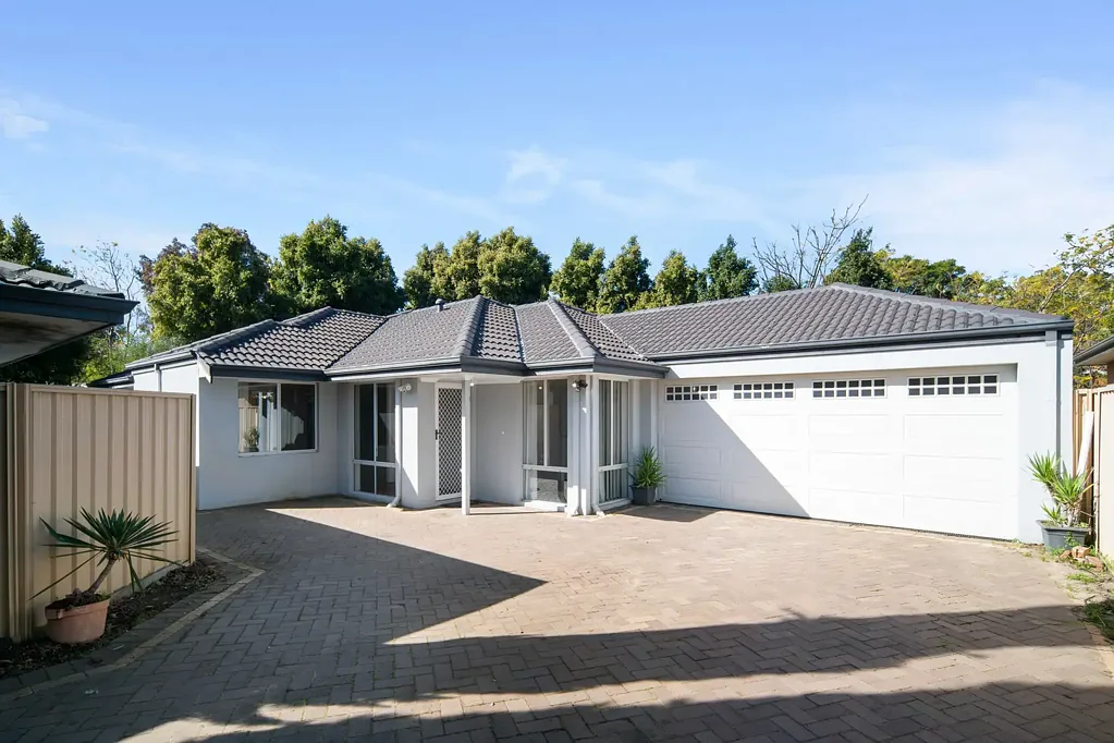 3x2 Kelmscott Gem!