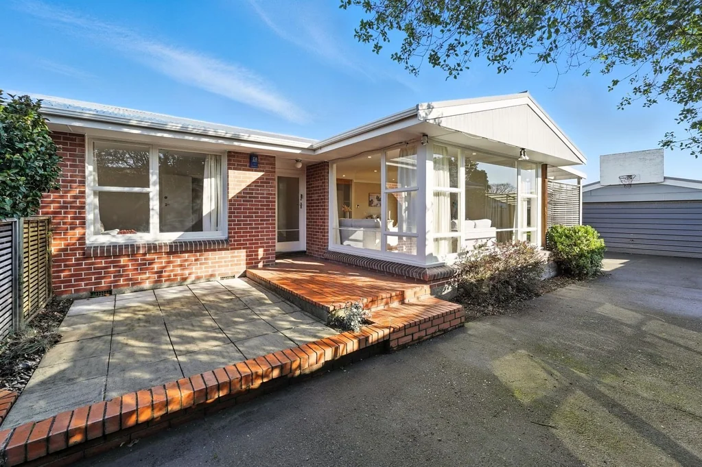 Lifestyle & Location Combined Ã¢ÂÂ Ideal Family Living Near Burnside High
