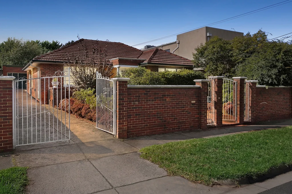 Clayton 4कमरा Timeless Family Living on 693sqm with Expansive Entertaining