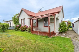 64 Centre Street, Strathern