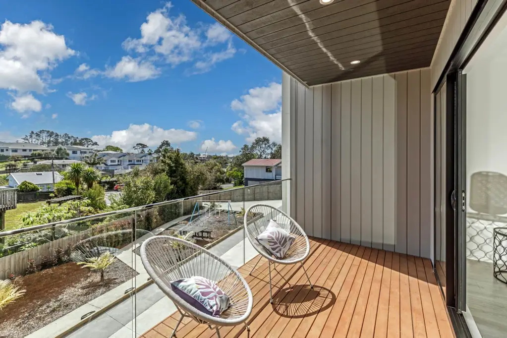 New Lynn 4Kwarto Brand New Beauty, Free Standing With Garage!