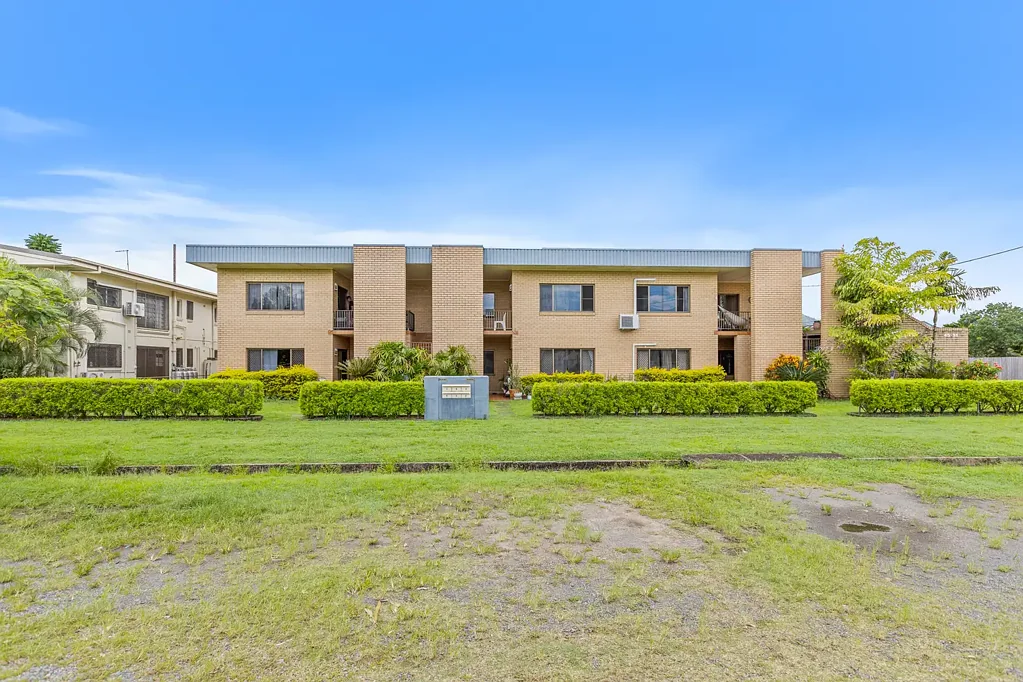 Parramatta Park 12房  Entire Unit Complex on Quarter Acre - Prime City Edge Investment