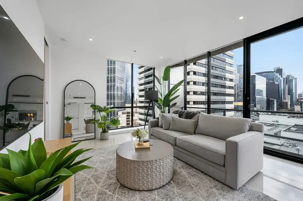 FULLY FURNISHED- Luxurious living in the heart of Melbourne CBD