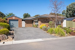 8 Stanton Place, Aberfoyle Park