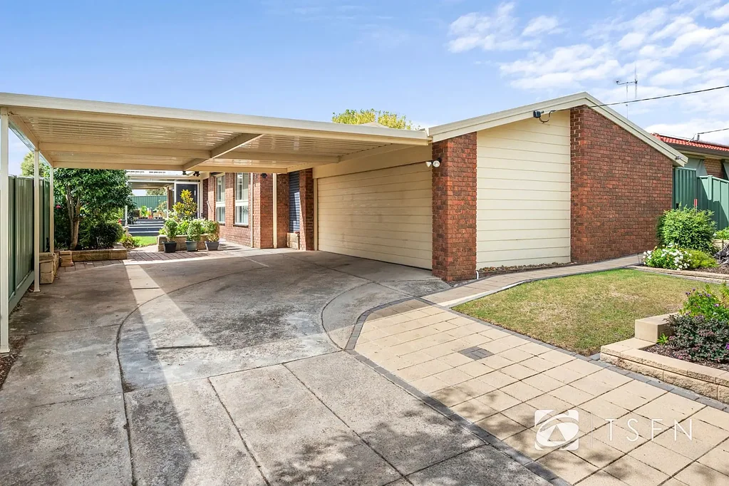 11 WALLABY AVENUE, Kangaroo Flat, VIC 3555