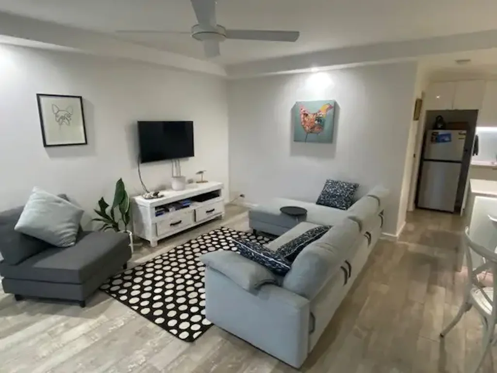 FULLY FURNISHED COASTAL APARTMENT - LEASE TO MID-DECEMBER 20