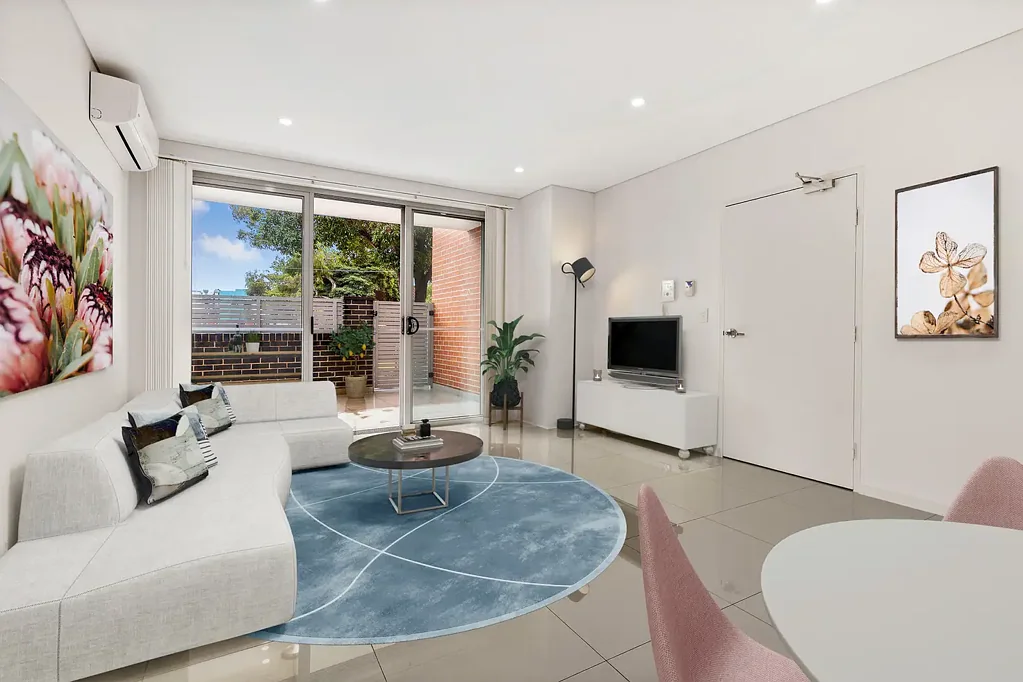 Courtyard apartment with direct street entry