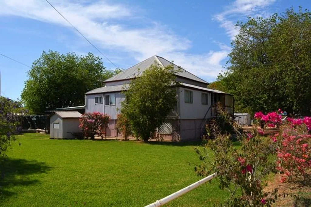 Blackall 3房  Charming High-Set Queenslander in Prime Location