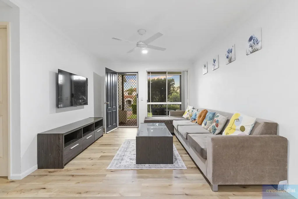 Calamvale 3Zimmer BIG BACKYARD. DUCTED AIR. EXTRA PARKING. NOT YOUR AVERAGE TOWNHOUSE.