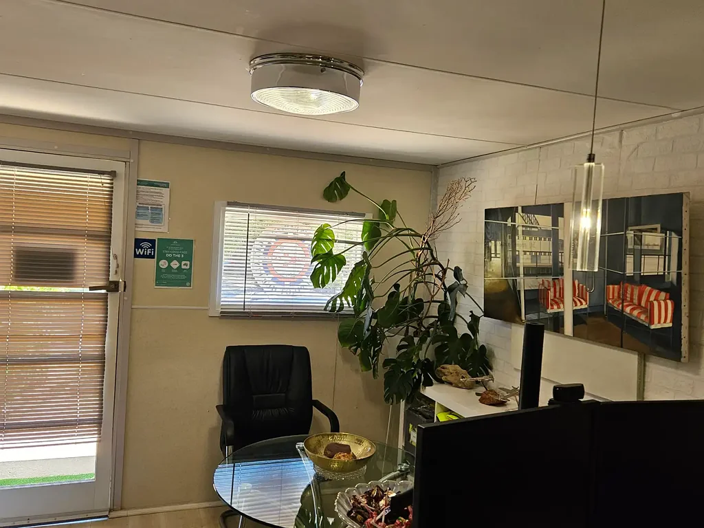 Dudley Park 4房  Brick and tile big block home