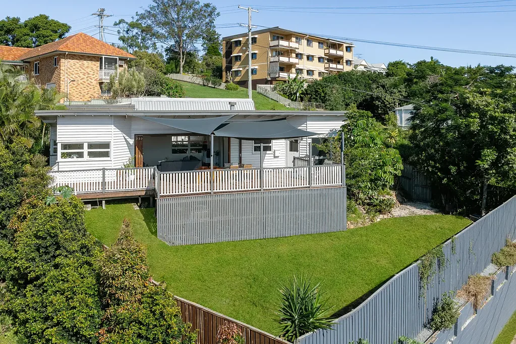 Toowong 5房 五卧宽敞现代宅 625sqm土地 优渥城市景观 高回报投资潜力 学区房近便交通 A Home with Options