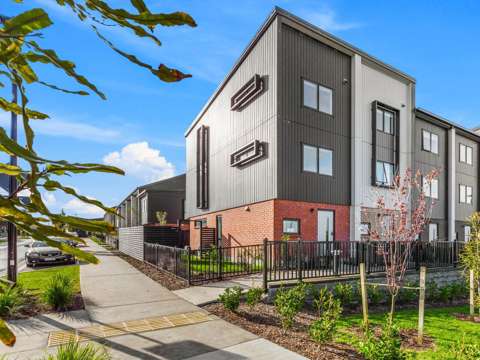 Brand new 4 bedroom townhouse in Glen Eden