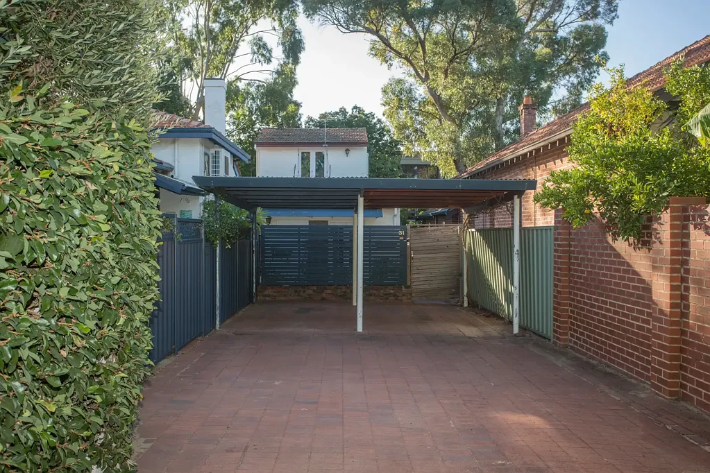 Nedlands 4房  HIDDEN GEM - DUPLEX with R160 Zoning