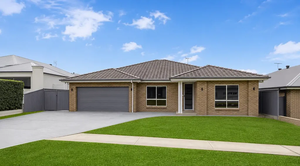 Spacious Family Living in The Cascades Estate