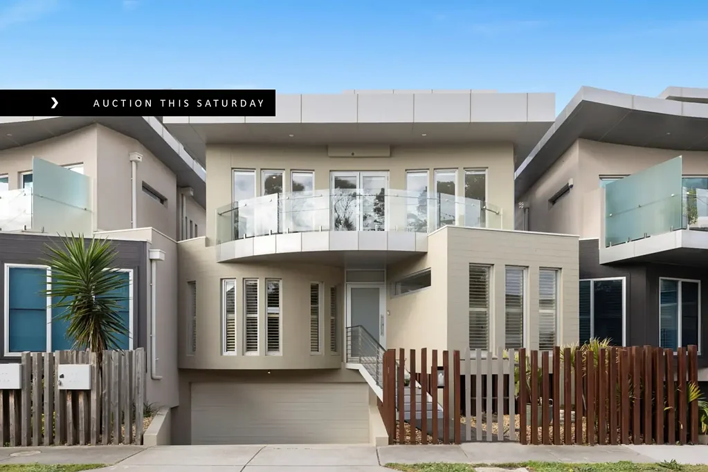 Edithvale 3ਬੈੱਡਰੂਮ 3 Suites, In Sight of the City...30 Seconds to the Sand