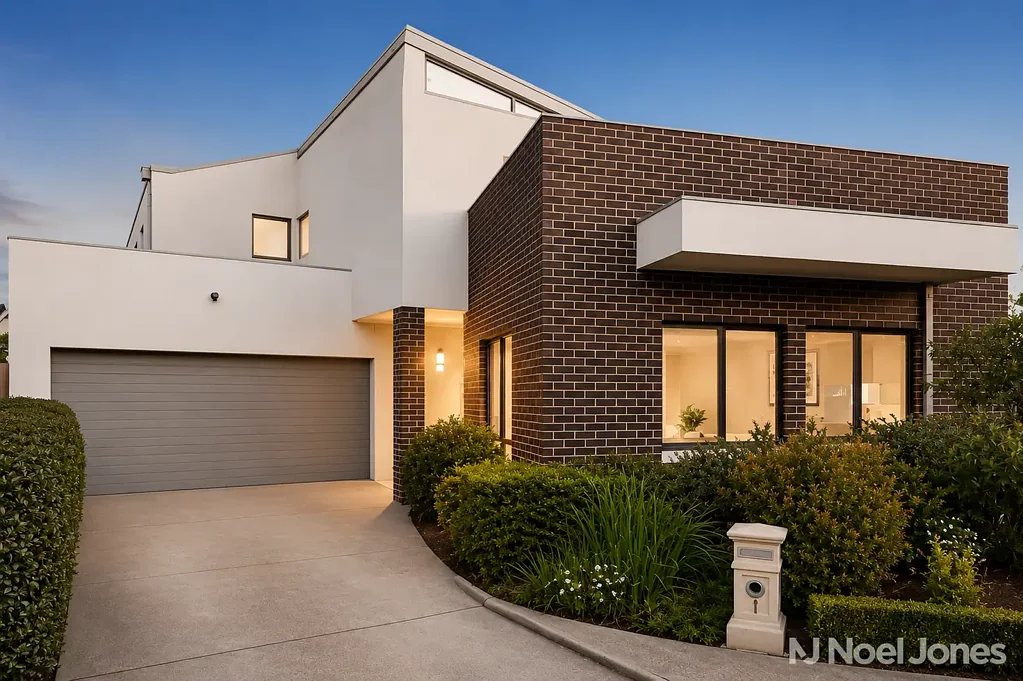 Spacious Townhouse In Vibrant Doncaster