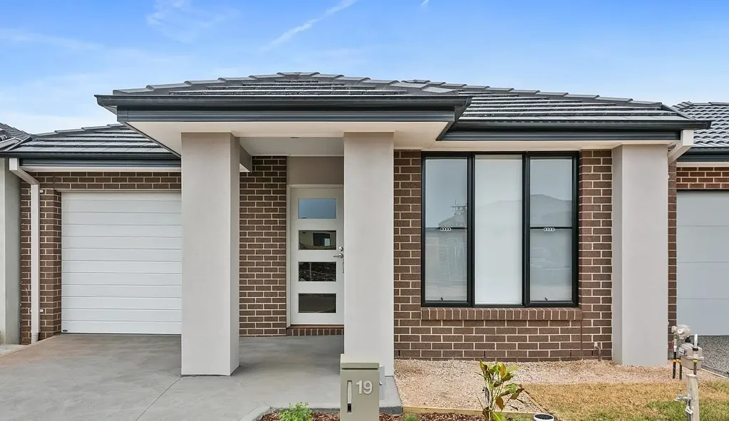 Modern & Low-Maintenance Living in a Convenient Rockbank Location